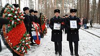 Председатель Совета депутатов совместно с депутатом Улитиным С. Ю. приняла участие в церемонии захоронения неизвестного солдата в д. Жуковка