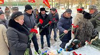 Депутаты почтили память воинов в честь годовщины начала контрнаступления советских войск против немецко-фашистских захватчиков в битве под Москвой