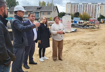 Депутаты проинспектировали ход строительства новой школы на 550 учеников в селе Немчиновка
