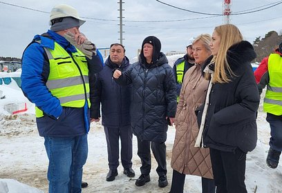 Депутаты проинспектировали ход строительства поликлиники в Заречье