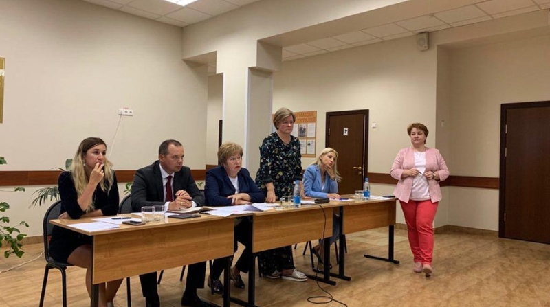 Встреча с родительской общественностью, Одинцова Т. В. приняла участие во встрече с родителями в Новогородковской школе