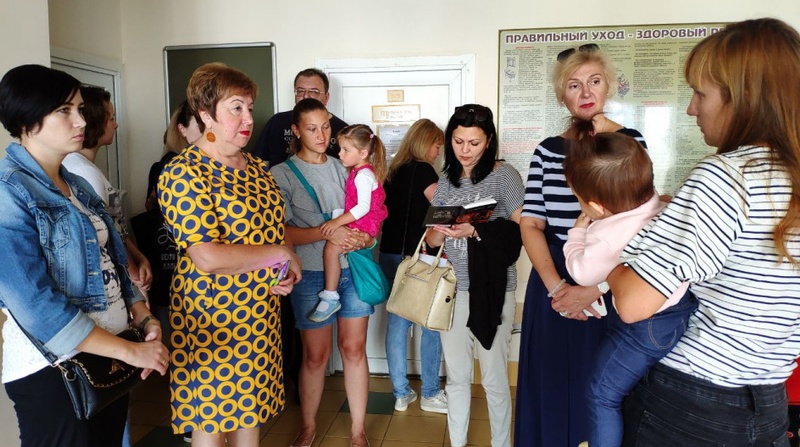 Родители обсудили с Одинцовой Т. В. детское питание, Председатель Совета встретилась с родителями в детской поликлинике