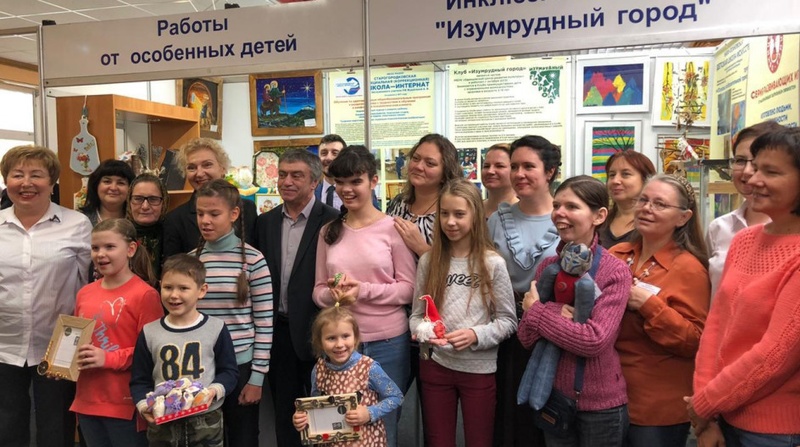 Общее фото, Татьяна Одинцова посетила выставку-ярмарку, представленную людьми с ограниченными возможностями здоровья