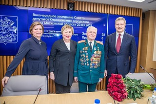 Депутаты поддержали присвоение ветерану Константину Федотову звания почетного гражданина