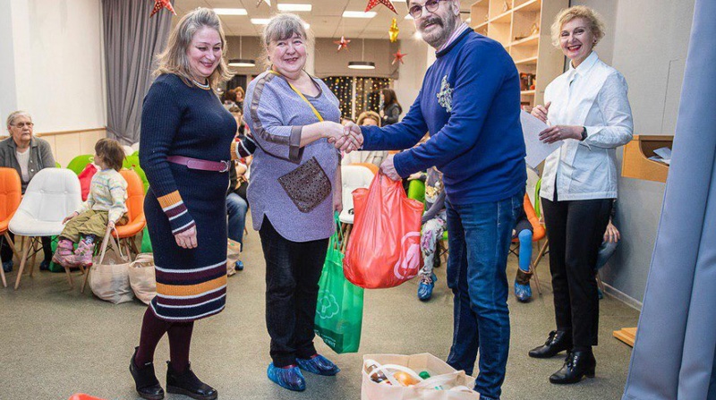 18 декабря в преддверии новогодних праздников поддержку получило более 30 семей, находящихся в непростой жизненной ситуации, Татьяна Одинцова приняла участие в благотворительной акции