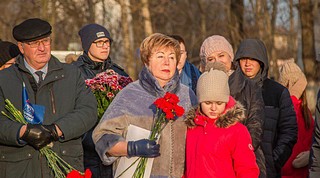 Поддержали памятную акцию и возложили цветы депутаты Одинцовского городского округа