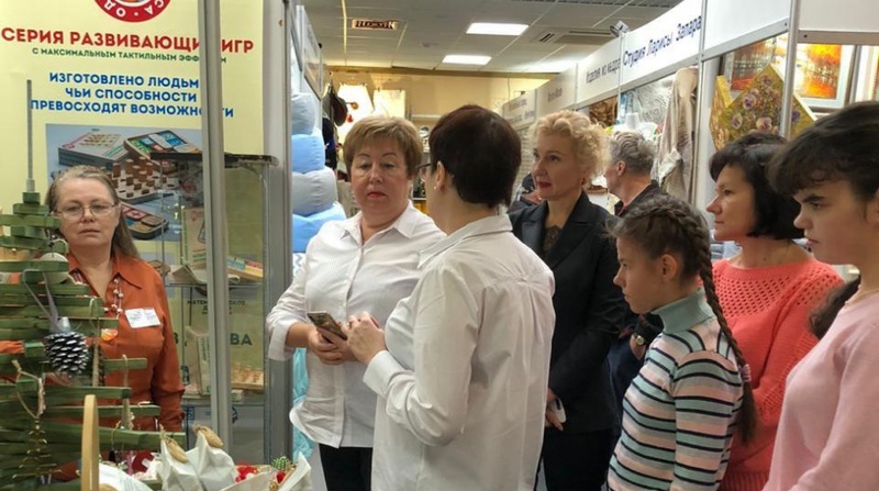 Рабочий визит Председателя Совета, Татьяна Одинцова посетила выставку-ярмарку, представленную людьми с ограниченными возможностями здоровья