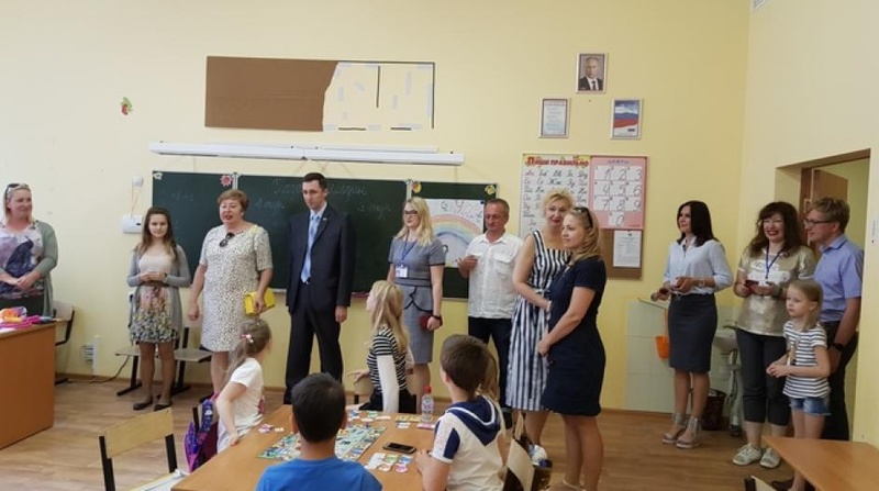 Делегация народных избранников посетила Введенскую школу № 3 и школу № 4, Депутаты провели мониторинг летних школьных лагерей