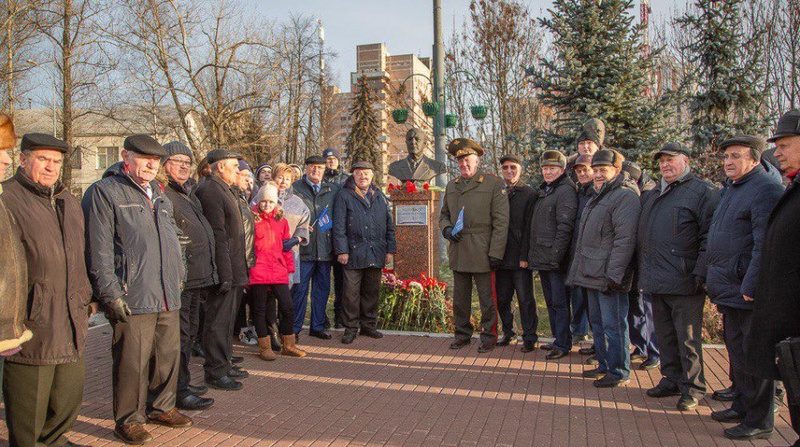 Поддержали памятную акцию и возложили цветы депутаты Одинцовского городского округа, Депутаты почтили память Маршала Толубко