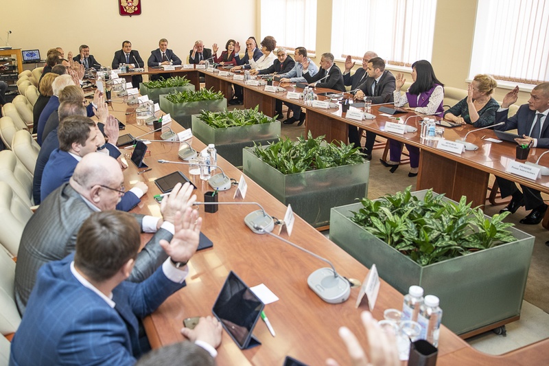 В ходе заседания депутатами были приняты Устав и Регламент Совета депутатов Одинцовского городского округа, Состоялось первое заседание Совета депутатов Одинцовского городского округа