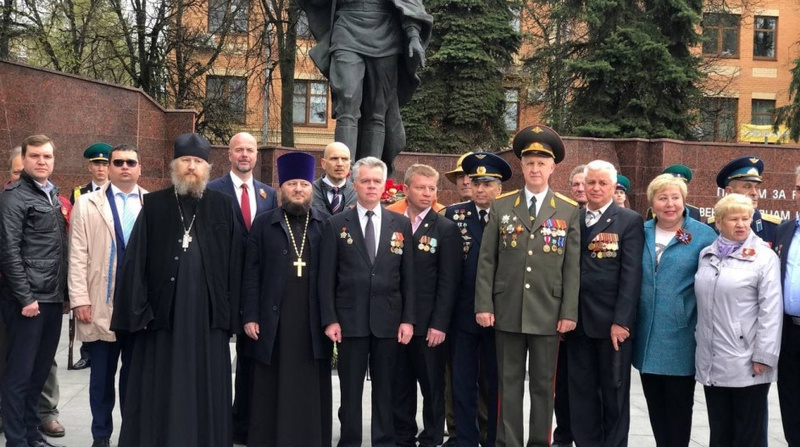 Общее фото, Депутаты приняли участие в торжественном митинге по случаю Дня Победы на Мемориале Славы в Звенигороде