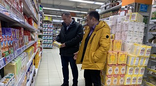 Депутаты проверяют наличие продовольственных товаров и следят за ценовой политикой в супермаркетах округа