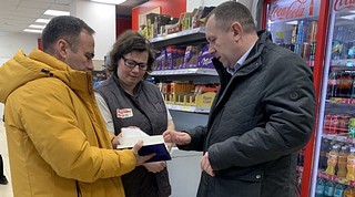 Депутаты проверяют наличие продовольственных товаров и следят за ценовой политикой в супермаркетах округа