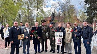 В городе Одинцово на площади возле Мемориала Славы и Вечного огня прошел торжественный митинг в память о погибших советских фронтовиках и всех жертвах нацизма