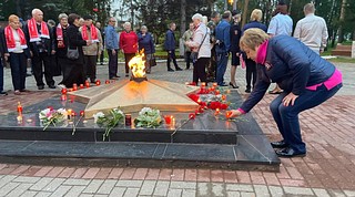 Почтили память героев Великой Отечественной войны депутаты Татьяна Одинцова, Александр Гусев, Михаил Солнцев, Максим Ганин, заместитель Главы Администрации Одинцовского городского округа Михаил Коротаев, начальник ТУ Одинцово Андрей Будков, члены общественной палаты, ветеранских организаций, сотрудники полиции