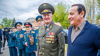 Глава Одинцовского городского округа Андрей Иванов, ветераны Великой Отечественной войны и Вооруженных сил, депутаты Совета депутатов Одинцовского городского округа Михаил Солнцев и Владимир Виницкий, а также граффити-райтеры и активисты движения «Волонтеры Победы» дали старт патриотической акции «Чтобы помнили» в Одинцовском округе