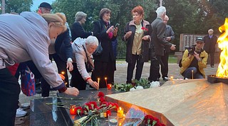 Почтили память героев Великой Отечественной войны депутаты Татьяна Одинцова, Александр Гусев, Михаил Солнцев, Максим Ганин, заместитель Главы Администрации Одинцовского городского округа Михаил Коротаев, начальник ТУ Одинцово Андрей Будков, члены общественной палаты, ветеранских организаций, сотрудники полиции