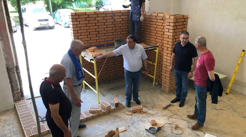 Депутаты продолжают инспектировать ремонтные работы в многоквартирных домах