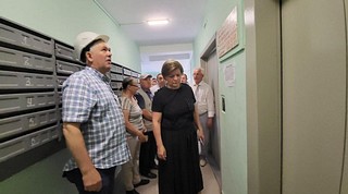 Фото: Депутаты продолжают инспектировать ремонтные работы в многоквартирных домах
