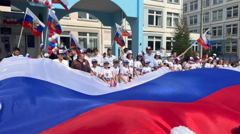 Депутаты приняли участие в праздновании Дня государственного флага России, Август