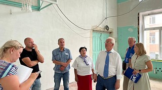 Депутаты инспектируют ход ремонтных работ в образовательных учреждениях округа