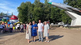 13 августа Председатель Совета депутатов Одинцовского городского округа Татьяна Одинцова приняла участие в праздничных мероприятиях, посвященных 110-летию военно-воздушных сил России, состоявшихся в посёлке Новый городок