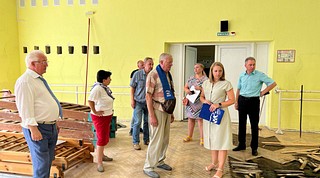 Депутаты инспектируют ход ремонтных работ в образовательных учреждениях округа