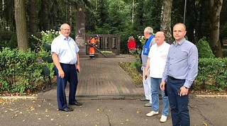 В рамках контроля за исполнением наказов избирателей депутаты Совета депутатов Одинцовского городского округа Михаил Солнцев и Александр Гусев 9 августа посетили поселок Барвиха