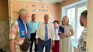 Депутаты инспектируют ход ремонтных работ в образовательных учреждениях округа