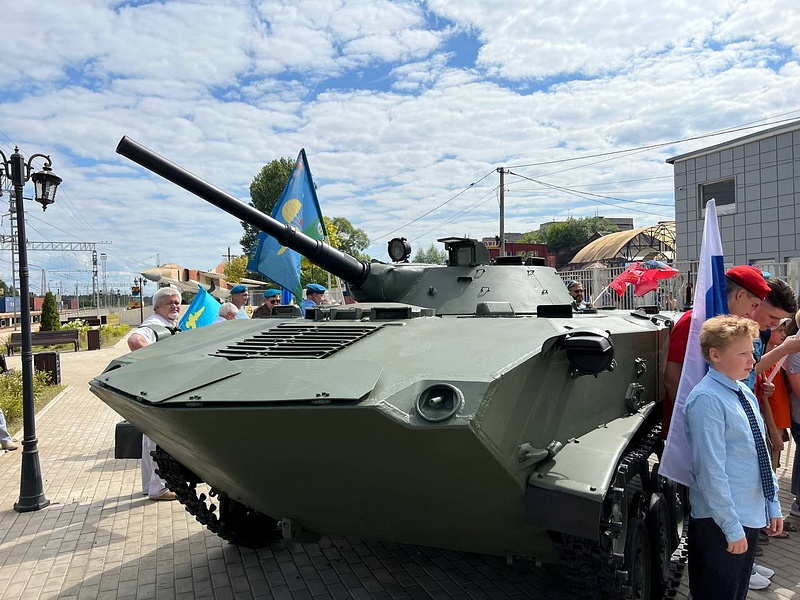 4В Кубинке появился новый памятник боевой машине десанта — БМД-1
