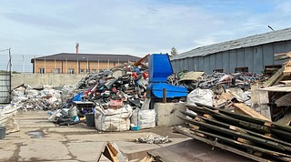 Представитель организации обязался предоставить договор на вывоз мусора