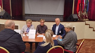 По всем поступившим обращениям были даны квалифицированные ответы, а задачи, требующие решения, переданы в работу исполнителям и взяты на личный контроль депутатами и представителями администрации