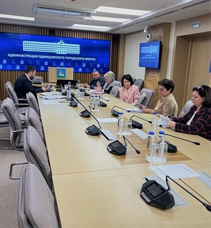Народные избранники задали представителям администрации вопросы, отражающие интересы жителей и касающиеся бюджетных расходов на социальную сферу, сферу ЖКХ, здравоохранение, а также на проведение дорожно-ремонтных работ