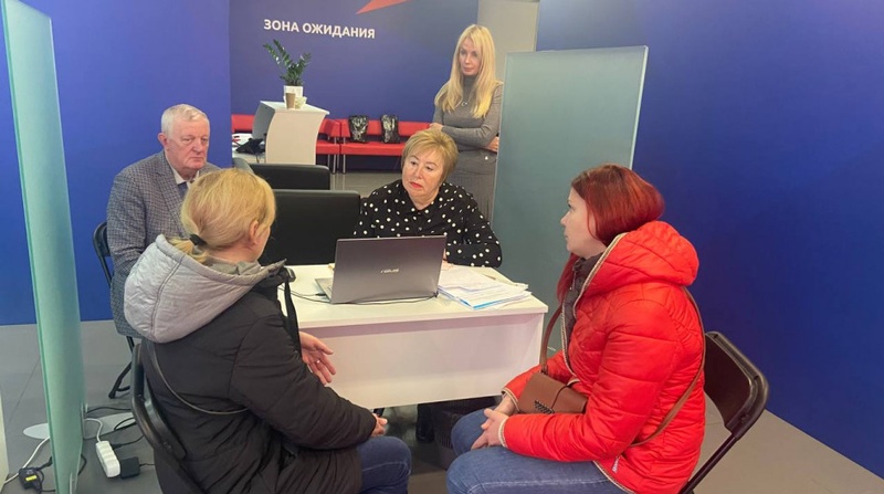 Депутаты продолжают вести дежурство в Центре поддержки семей мобилизованных граждан в Одинцово, 2022