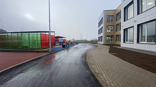 В рамках реализации проекта «Военные городки» 28 октября депутат Совета депутатов Одинцовского городского округа Владимир Виницкий и начальник территориального управления Кубинка Евгений Степаненко проинспектировали ход благоустройства территории, прилегающей к строящемуся детскому саду на Армейской улице в городе Кубинка