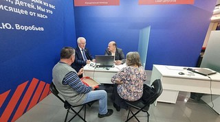 Депутаты продолжают вести дежурство в Центре поддержки семей мобилизованных граждан в Одинцово