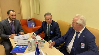 1 ноября депутаты Совета депутатов Одинцовского городского округа Татьяна Одинцова, Вячеслав Киреев, Владимир Семин и Алексей Солдатенко провели прием населения в Лесногородской школе