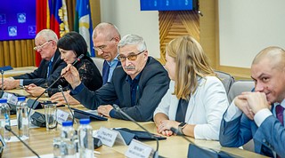 Депутаты рассмотрели 13 вопросов по повестке заседания