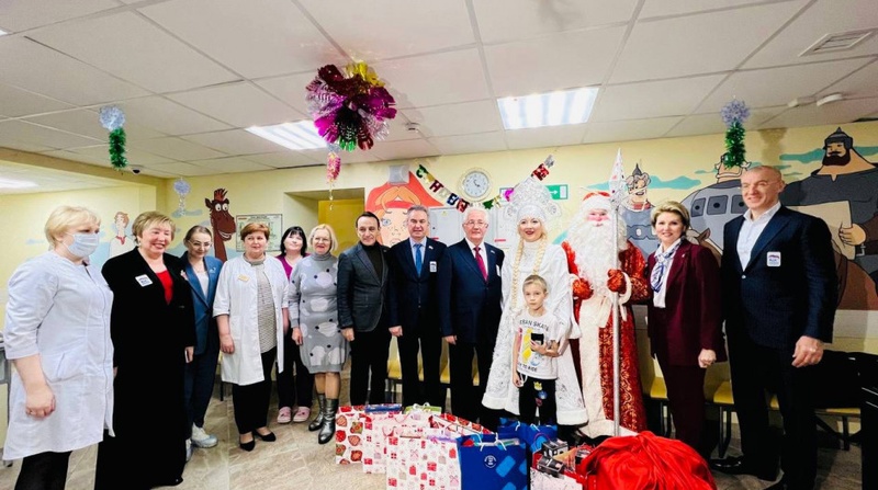 Депутаты поздравили детей, находящихся на лечении, с наступающим Новым годом, 2022