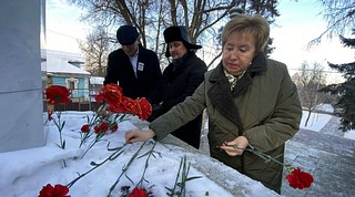 Депутаты почтили память воинов в честь годовщины начала контрнаступления советских войск против немецко-фашистских захватчиков в битве под Москвой