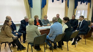 29 ноября депутаты Совета депутатов Одинцовского городского округа Татьяна Одинцова, Михаил Солнцев, Дмитрий Александров, Геннадий Гарькавый и Андрей Степченков провели прием населения по личным вопросам, который прошел в городе Звенигород