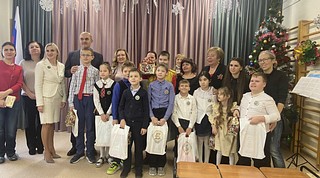 21 декабря Председатель Совета депутатов Татьяна Одинцова посетила Одинцовскую школу «Надежда» для детей с ограниченными возможностями здоровья, где прошел рождественский концерт, подготовленный воспитанниками школы
