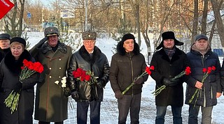 Депутаты почтили память воинов в честь годовщины начала контрнаступления советских войск против немецко-фашистских захватчиков в битве под Москвой