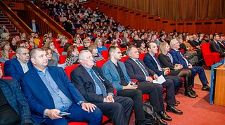 В мероприятии приняли участие депутаты Совета депутатов Одинцовского городского округа Татьяна Одинцова, Михаил Солнцев, Владимир Сидоров, Вячеслав Киреев, Нина Гинтова, Гильдагарт Ботт, Александр Галдин, Ирина Грабарчук, Владимир Виницкий, Станислав Водонаев, Ирина Коротеева, Оксана Романовская, Максим Ганин, Олег Цуцков, Геннадий Гарькавый, Андрей Степченков, Алексей Солдатенко, Андрей Яцышин, Станислав Улитин, Вячеслав Клявинь, Наталья Кононова, Роман Трошин