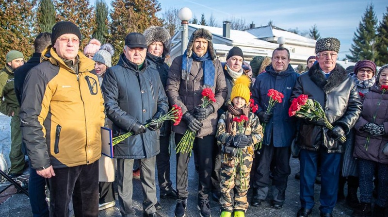 Депутаты почтили память воинов в честь годовщины начала контрнаступления советских войск против немецко-фашистских захватчиков в битве под Москвой, 2022