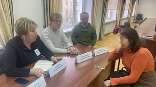31 января Председатель Совета депутатов Одинцовского городского округа Татьяна Одинцова вместе с депутатами Андреем Степченковым, Геннадием Гарькавым и Дмитрием Александровым провела прием населения по личным вопросам, который прошел в администрации территориального управления Звенигород