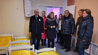 10 февраля в целях выполнения наказов избирателей депутаты Совета депутатов Одинцовского городского округа Вячеслав Киреев, Павел Чамурлиев, Ирина Грабарчук совместно с первым заместителем Председателя Московской областной Думы Ларисой Лазутиной, с депутатом Московской областной Думы Дмитрием Голубковым и инициативными жителями микрорайона проинспектировала качество завершенного строительства детского сада на 400 мест в микрорайоне «Гусарская баллада» в Одинцово