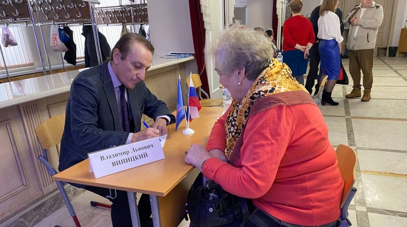 14 марта депутаты округа провели прием населения по личным вопросам, которые прошли в территориальном управлении Захаровское, События