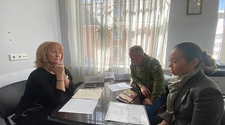 28 марта депутаты Совета депутатов Одинцовского городского округа Андрей Степченков и Геннадий Гарькавый совместно с и. о. председателя Комитета по культуре Администрации округа Лидией Захаровой провели прием населения по личным вопросам в администрации территориального управления Звенигород