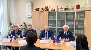 Депутаты провели прием населения в селе Жаворонки